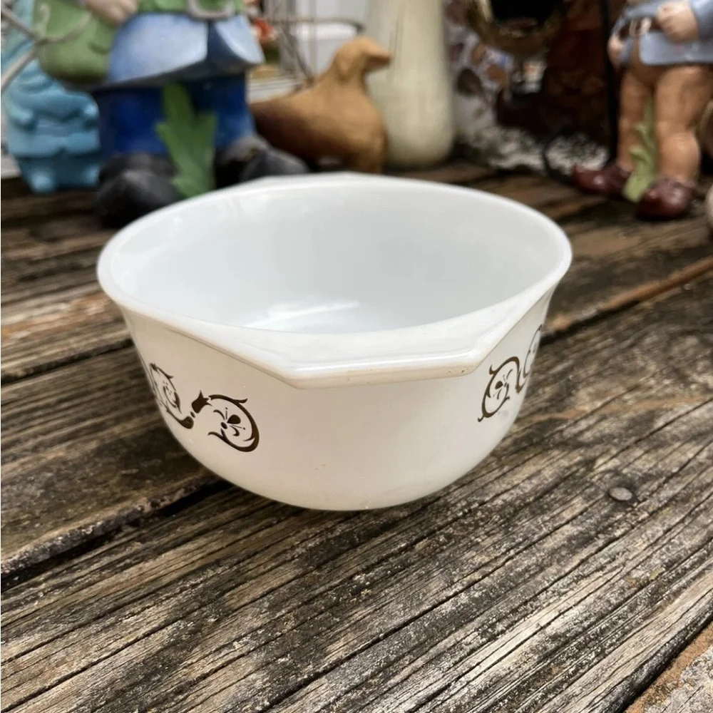 Pyrex Empire Scroll 043 Oval Casserole Dish Glass 1.5 Quart Vintage 60s 1961